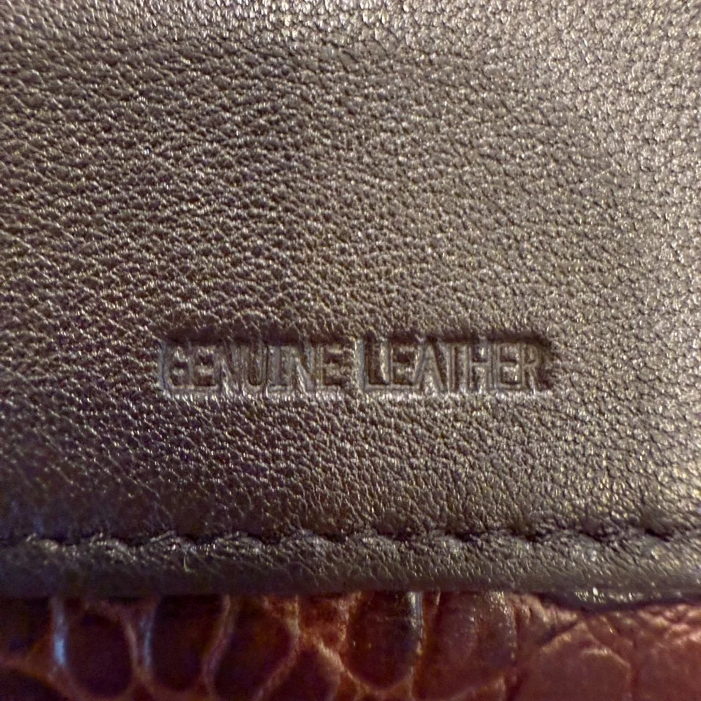 ROLFS Women’s Brown Leather Crocodile Embossed Wallet W/ Kiss Lock Coin Holder